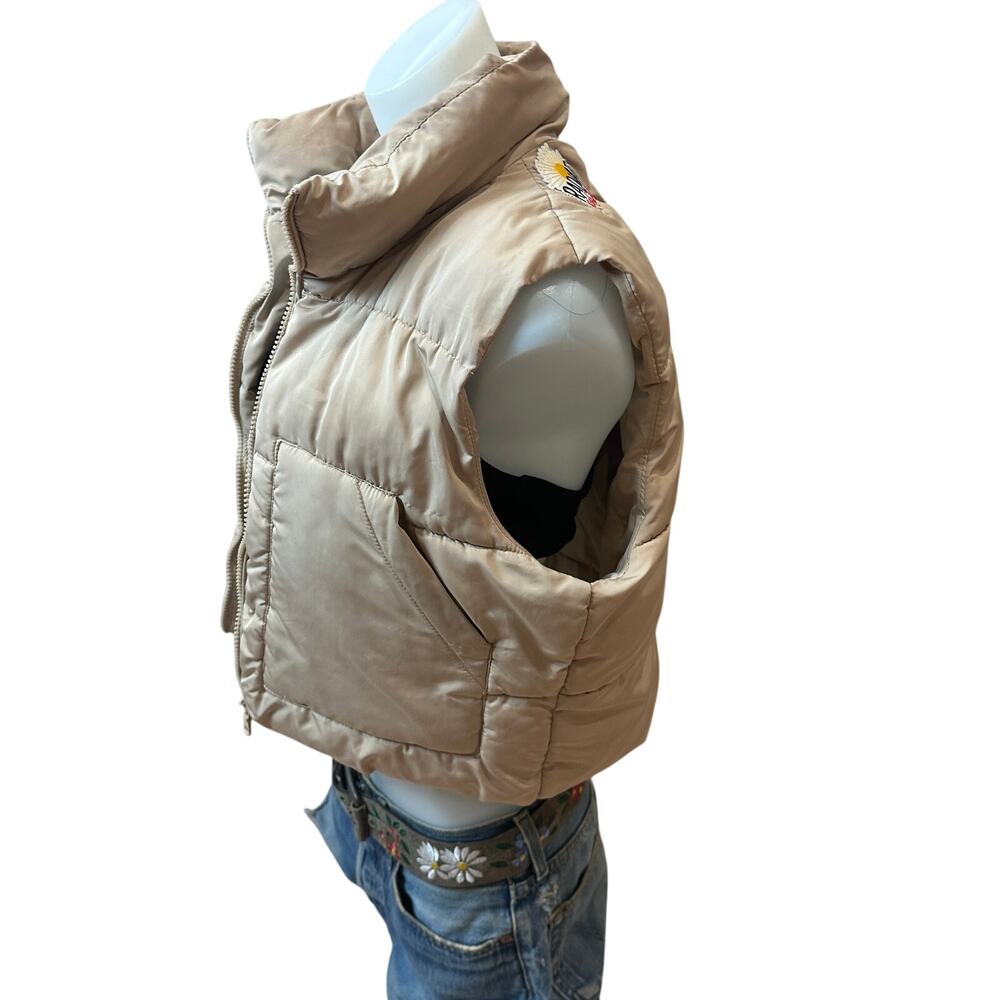 Camping Beige Puffer Vest MEDIUM Radiate Positivity Desert Tailgate Unique Crop - Picture 4 of 8